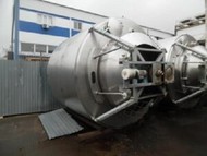 Сыроизготовители закрытого типа пр-во Alfa-Laval, объем 17 куб.м., вертикальные